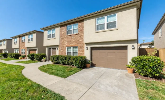 Fox Creek Apartments exterior view showing garden-style building with landscaping and patio